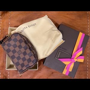 Louis Vuitton Pochette Mini Damier